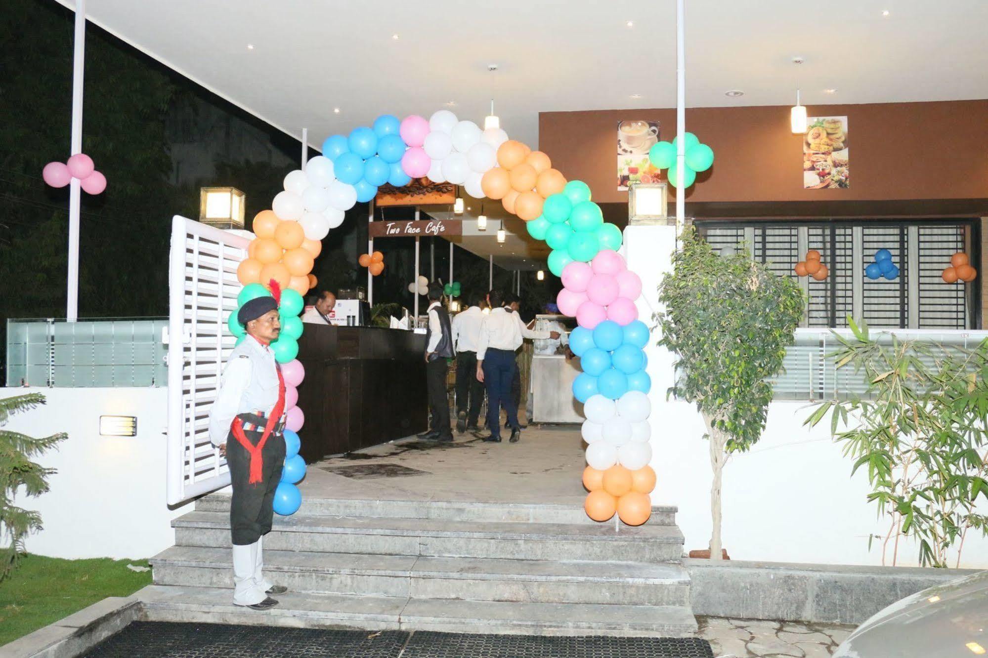 维杰酒店 奥兰加巴德 外观 照片